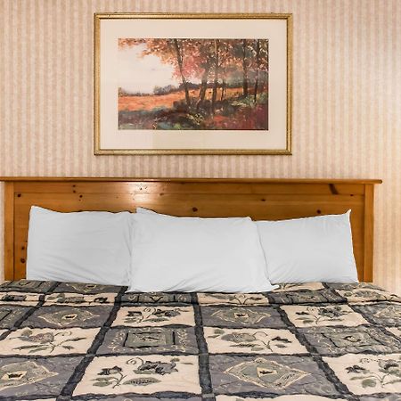 Rodeway Inn Amish Country Smoketown  Exteriör bild