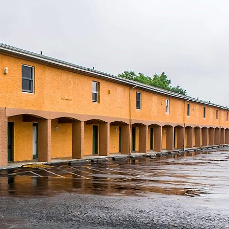 Rodeway Inn Amish Country Smoketown  Exteriör bild