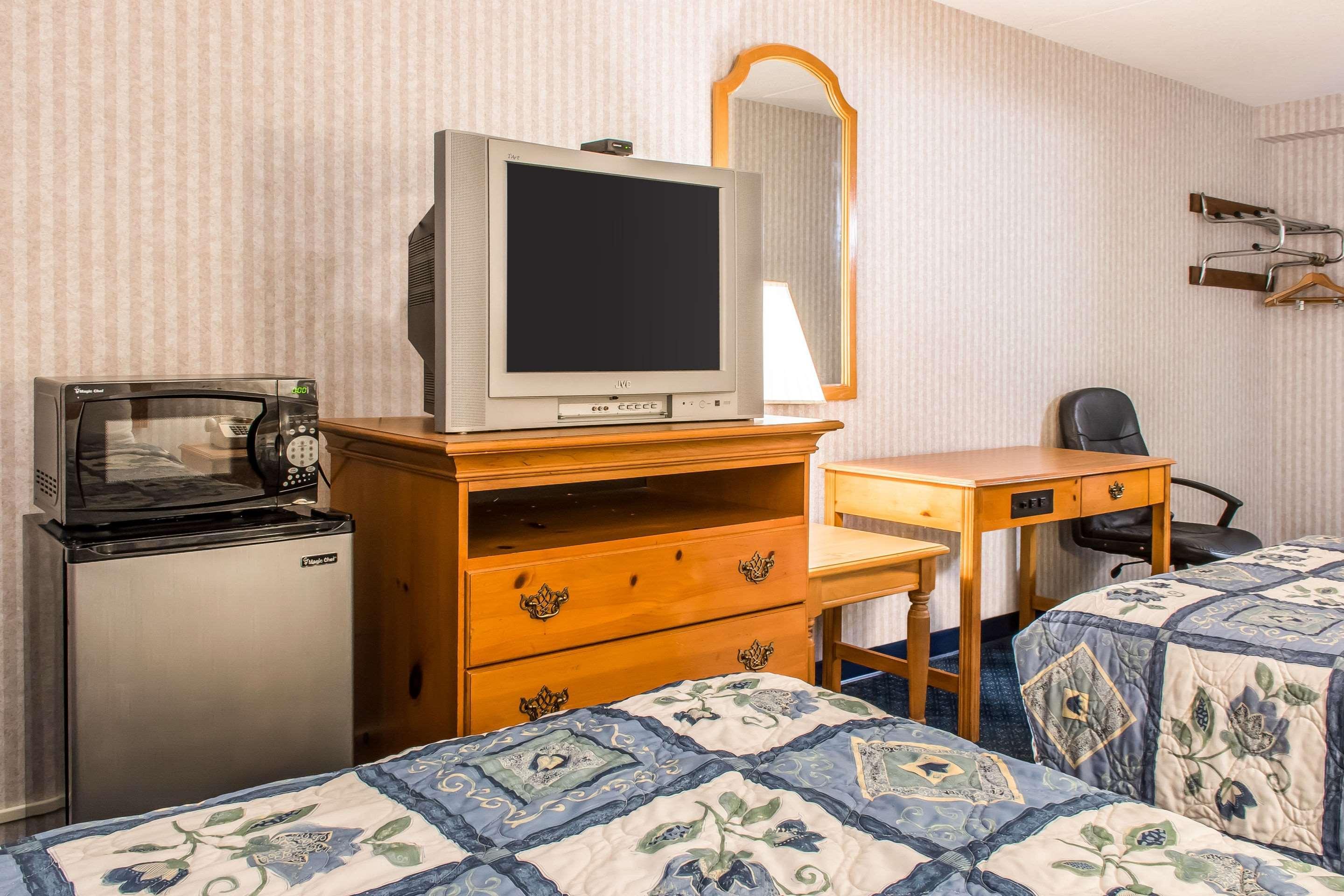 Rodeway Inn Amish Country Smoketown  Exteriör bild